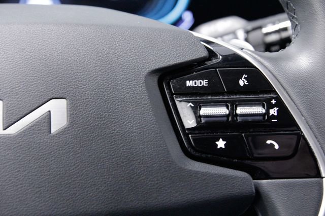 Used 2023 Kia Niro EX image 25