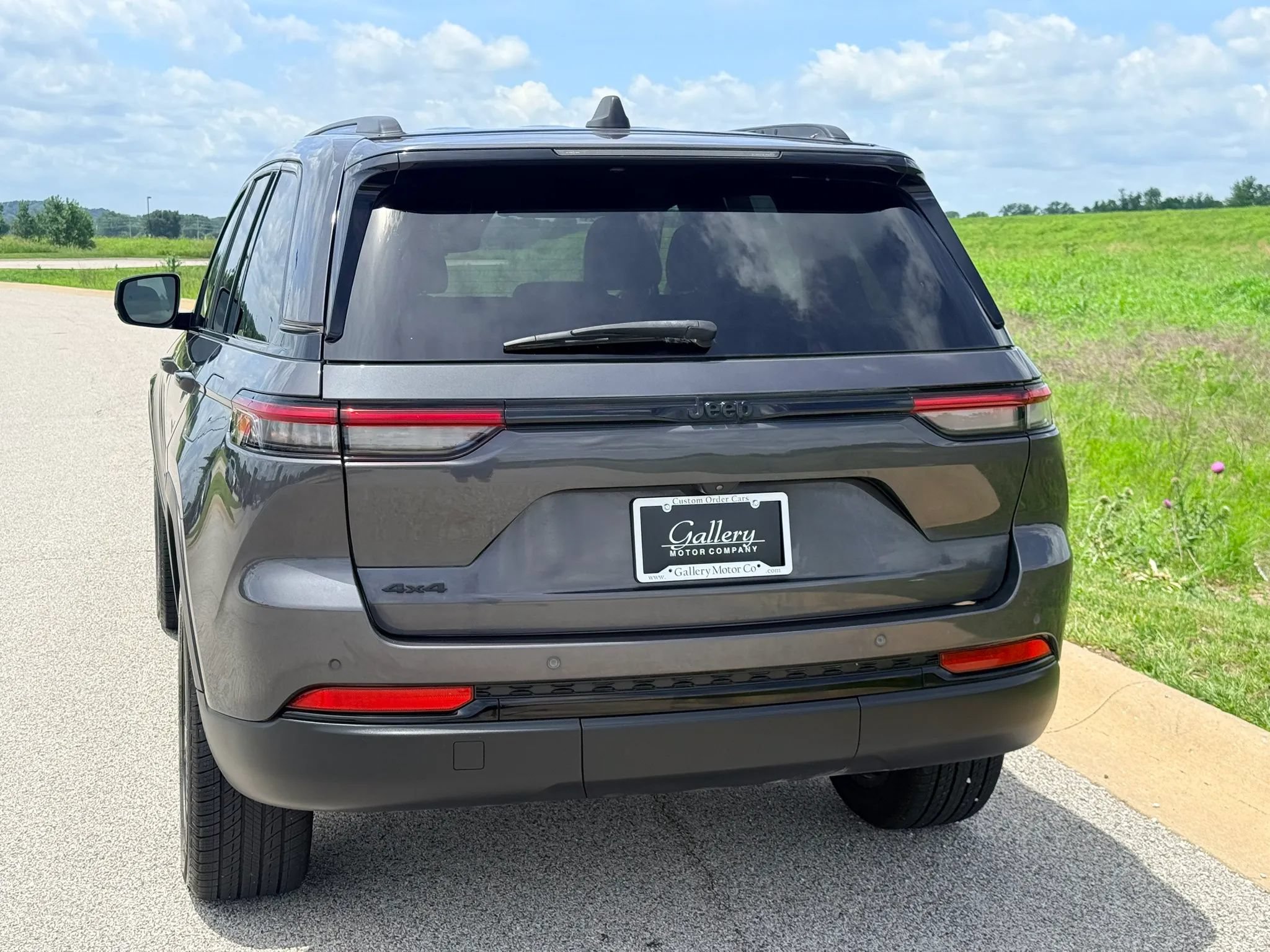 Used 2023 Jeep Grand Cherokee Altitude AWD/4WD image 18