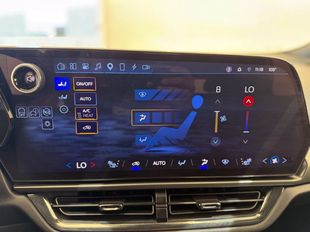 Used 2024 Chevrolet Equinox EV RS FWD image 42