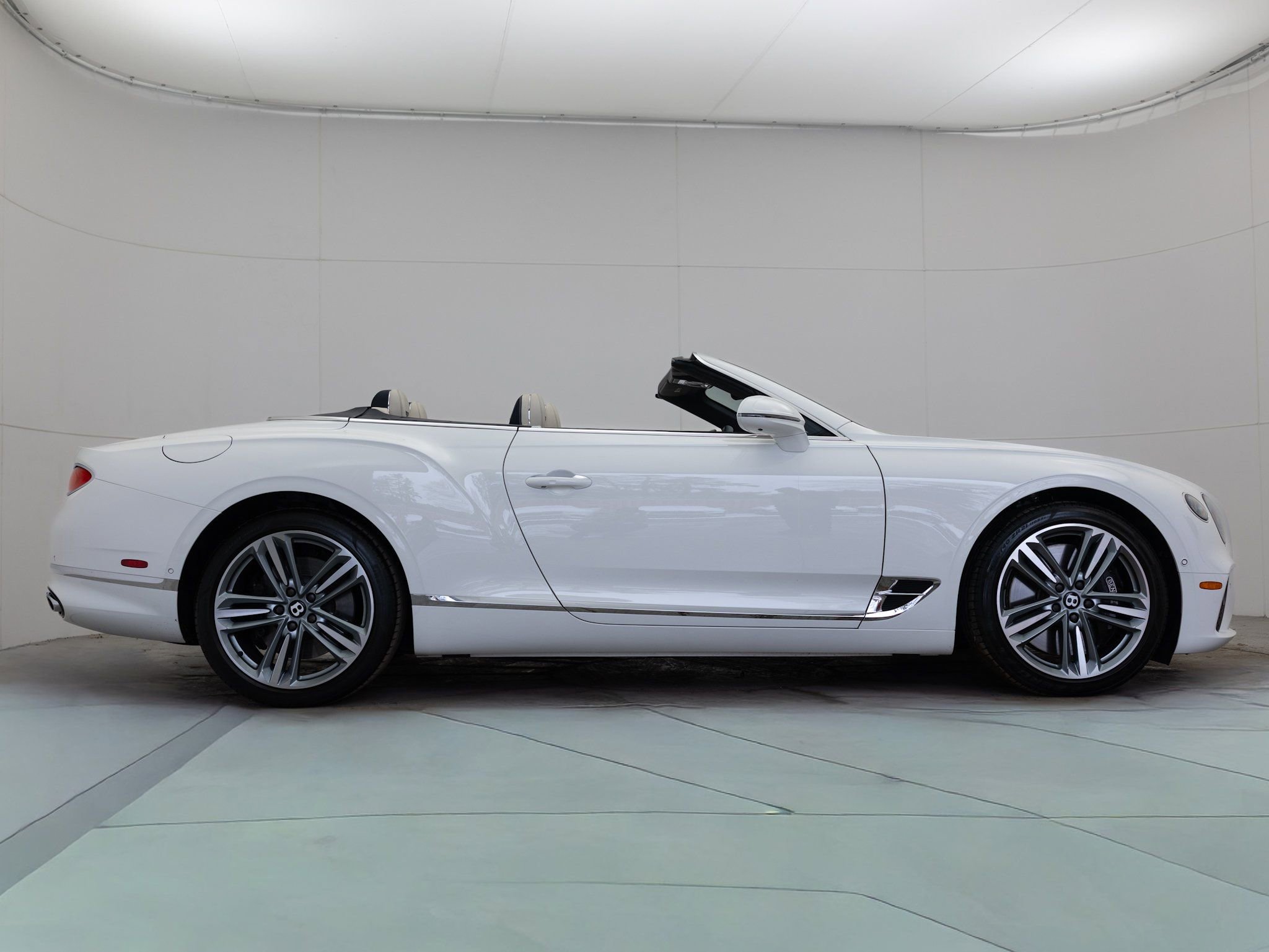 Used 2024 Bentley Continental GT image 11