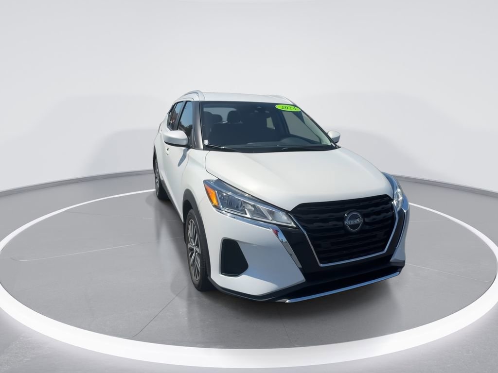 Used 2024 Nissan Kicks SV FWD image 2