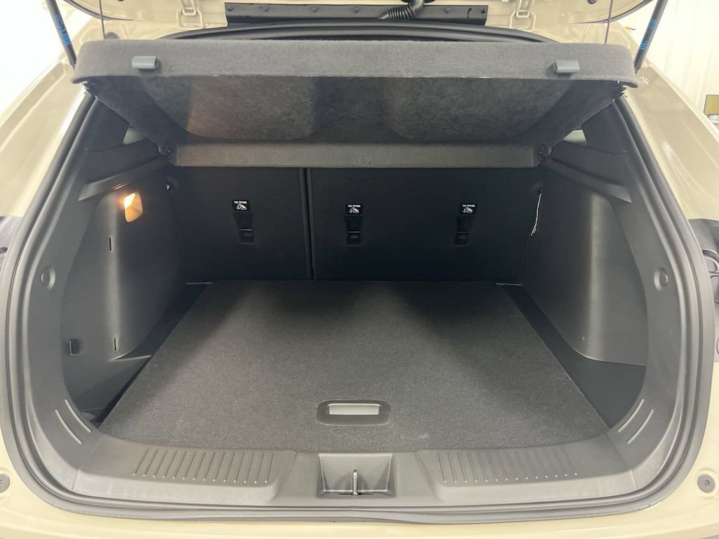 New 2026 Chevrolet Trax RS w/ Sunroof Package FWD image 24