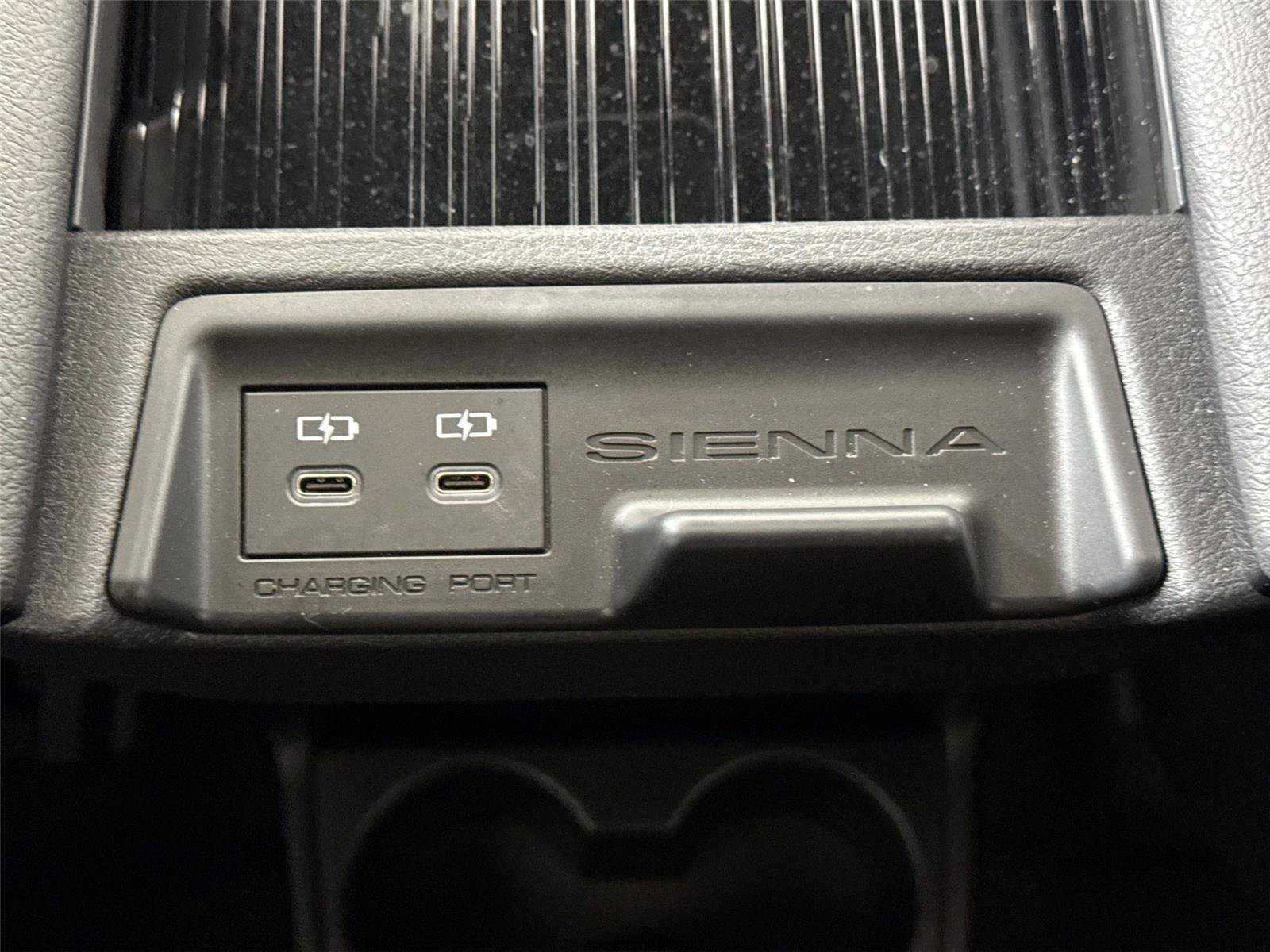 Certified 2025 Toyota Sienna XSE w/ XSE Plus Package FWD image 36