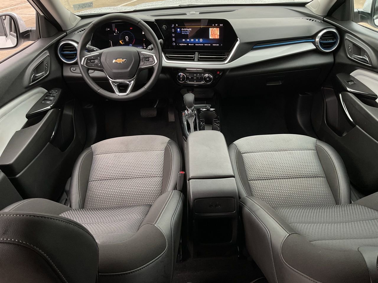 Used 2025 Chevrolet Trax LT w/ LT Convenience Package image 20