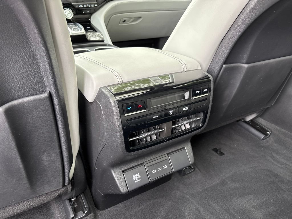Used 2025 Acura MDX w/ Technology Package FWD image 29