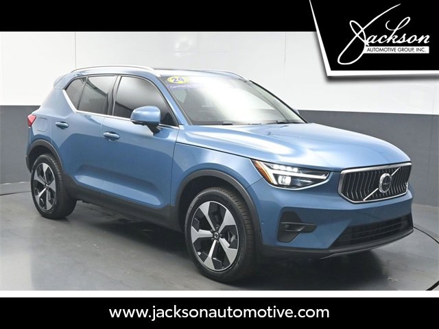 Used 2024 Volvo XC40 B5 Plus w/ Protection Package Premier image 1