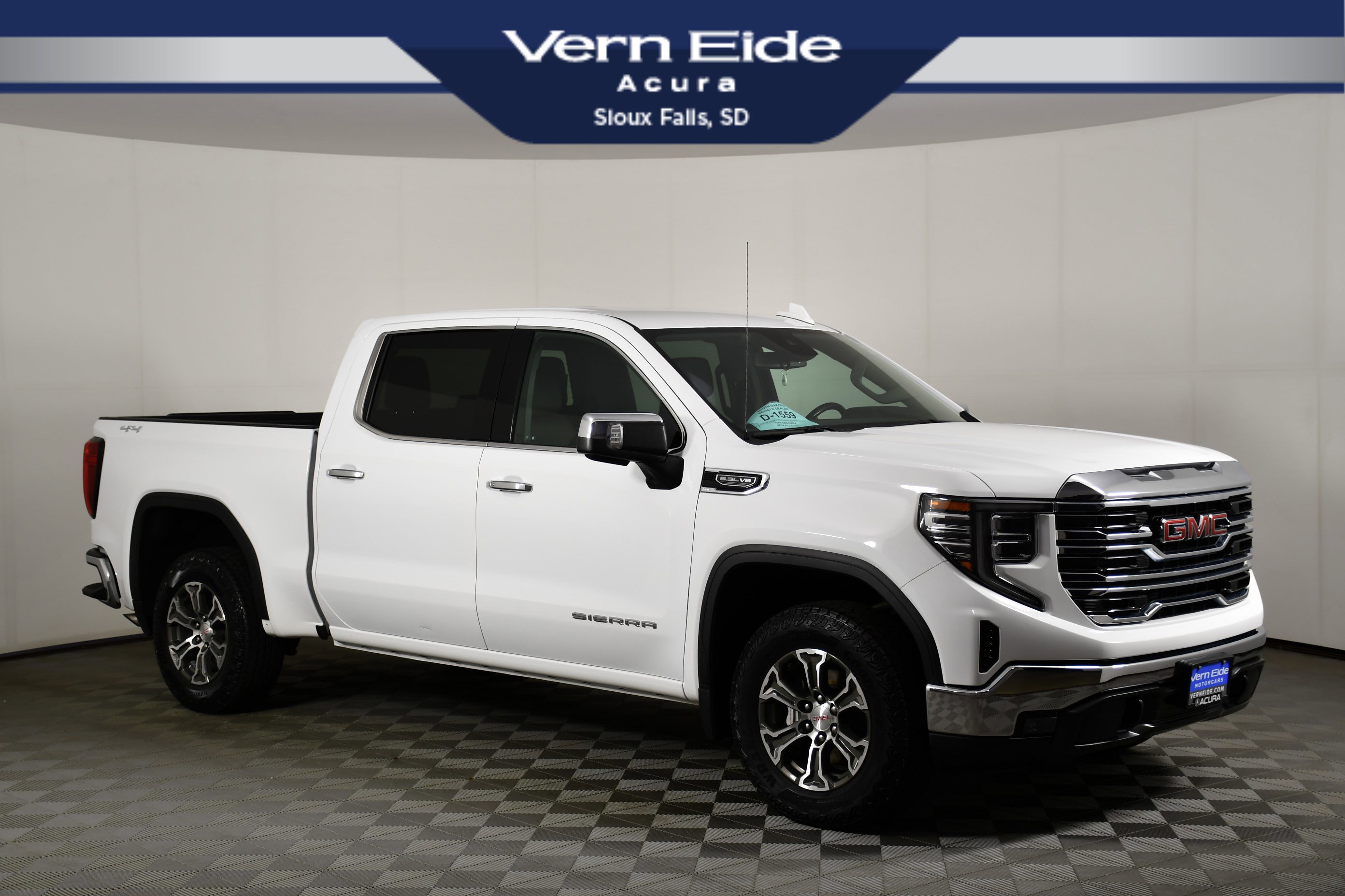 Used 2025 GMC Sierra 1500 SLT image 1