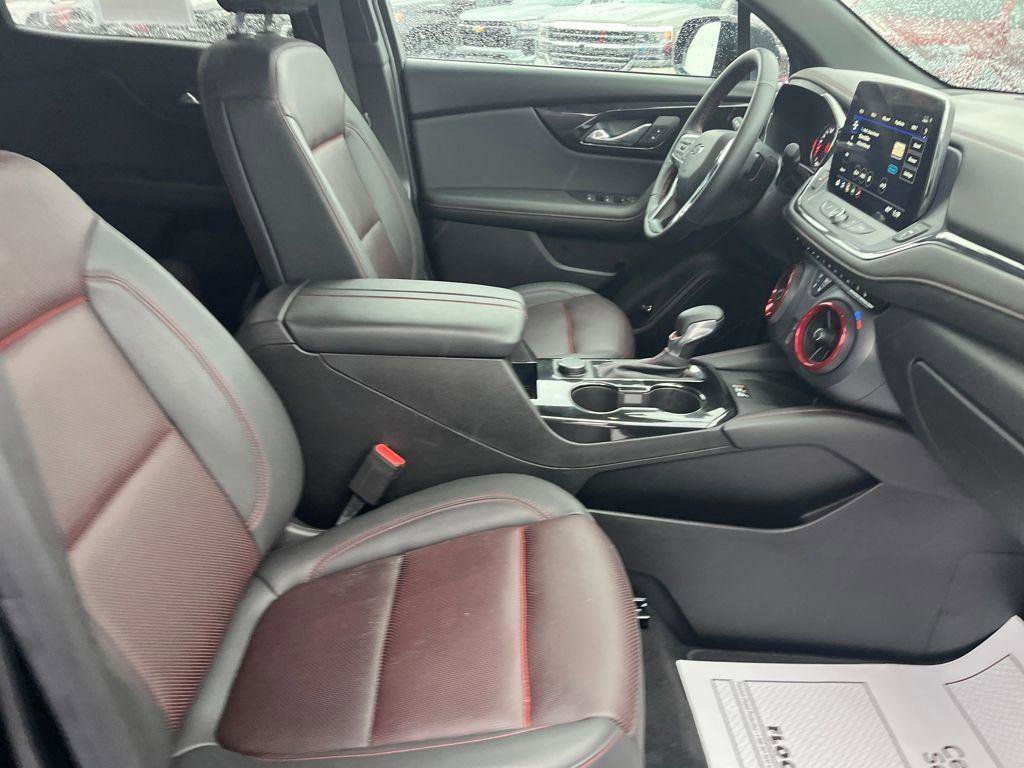 Used 2025 Chevrolet Blazer RS FWD image 30