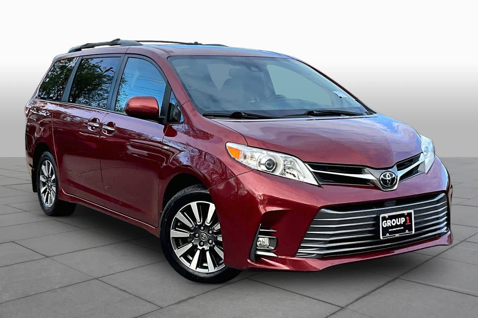 Used 2018 Toyota Sienna XLE w/ XLE Navigation Package AWD/4WD image 3