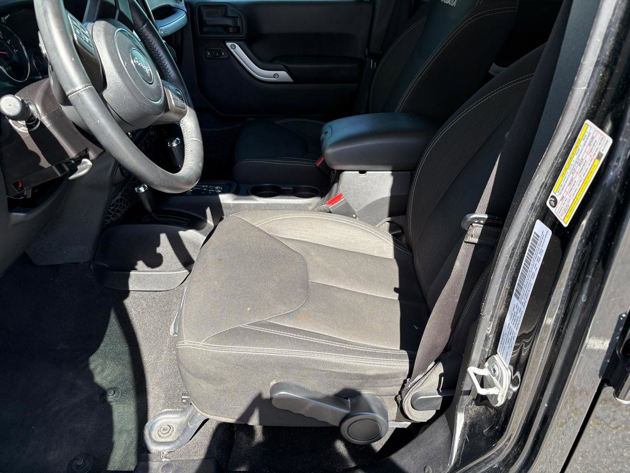 Used 2016 Jeep Wrangler Unlimited Sahara image 5