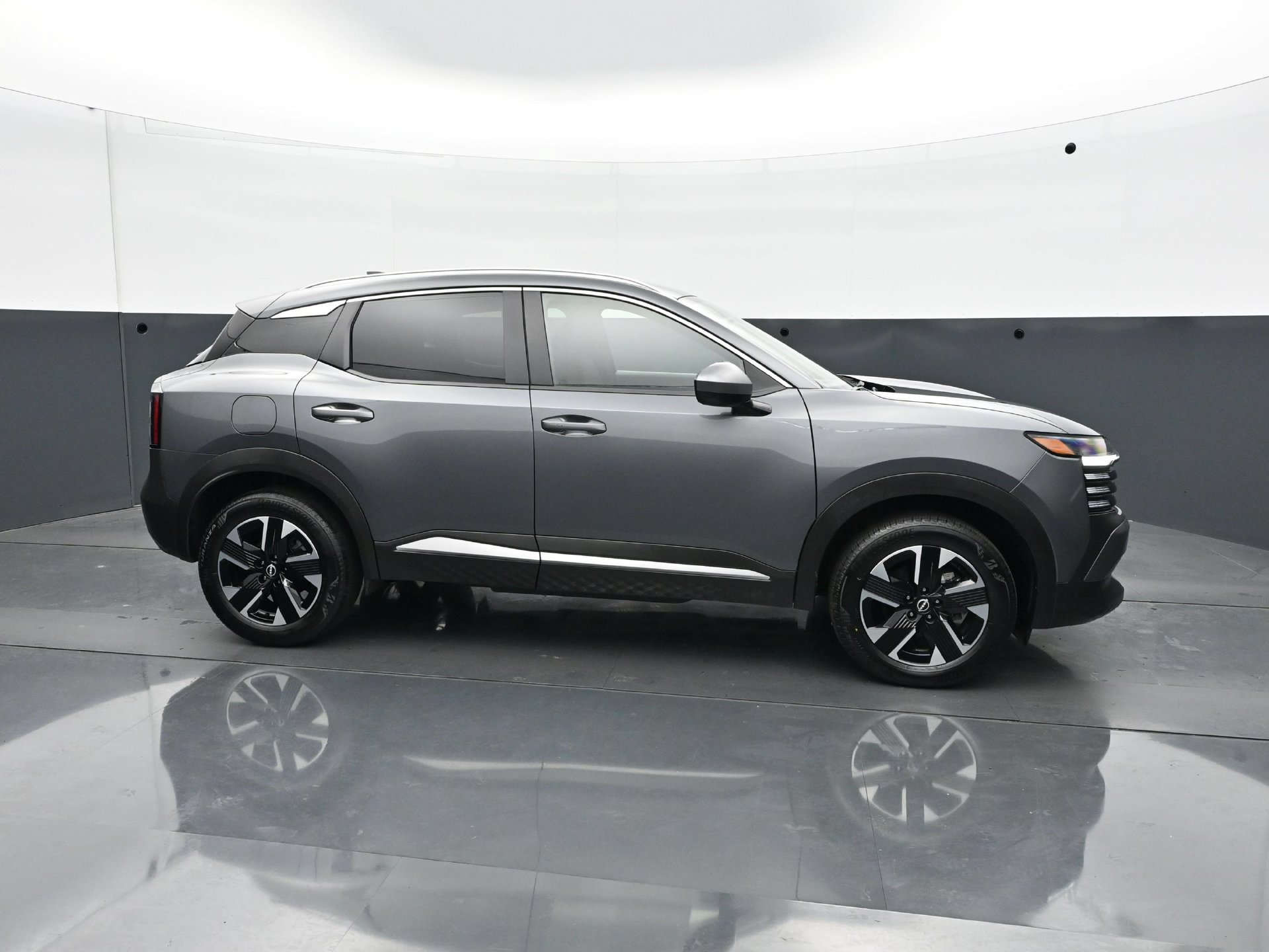 Used 2025 Nissan Kicks SV w/ SV Premium Package AWD/4WD image 8