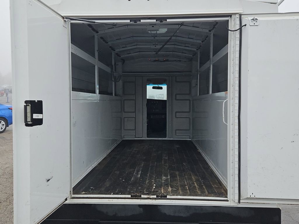 Used 2022 Chevrolet Express 3500 w/ Power Convenience Package image 17
