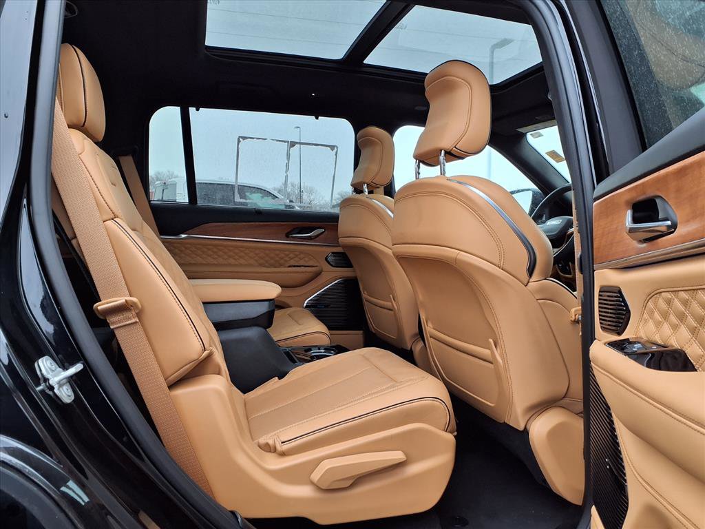 Used 2024 Jeep Grand Cherokee L Summit image 31