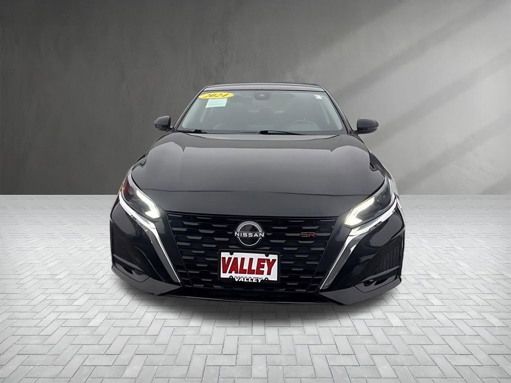 Used 2024 Nissan Altima 2.5 SR image 2