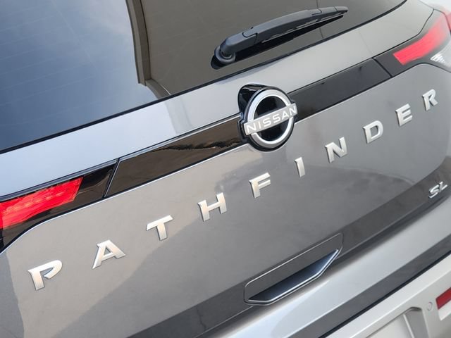 Used 2025 Nissan Pathfinder SL FWD image 9