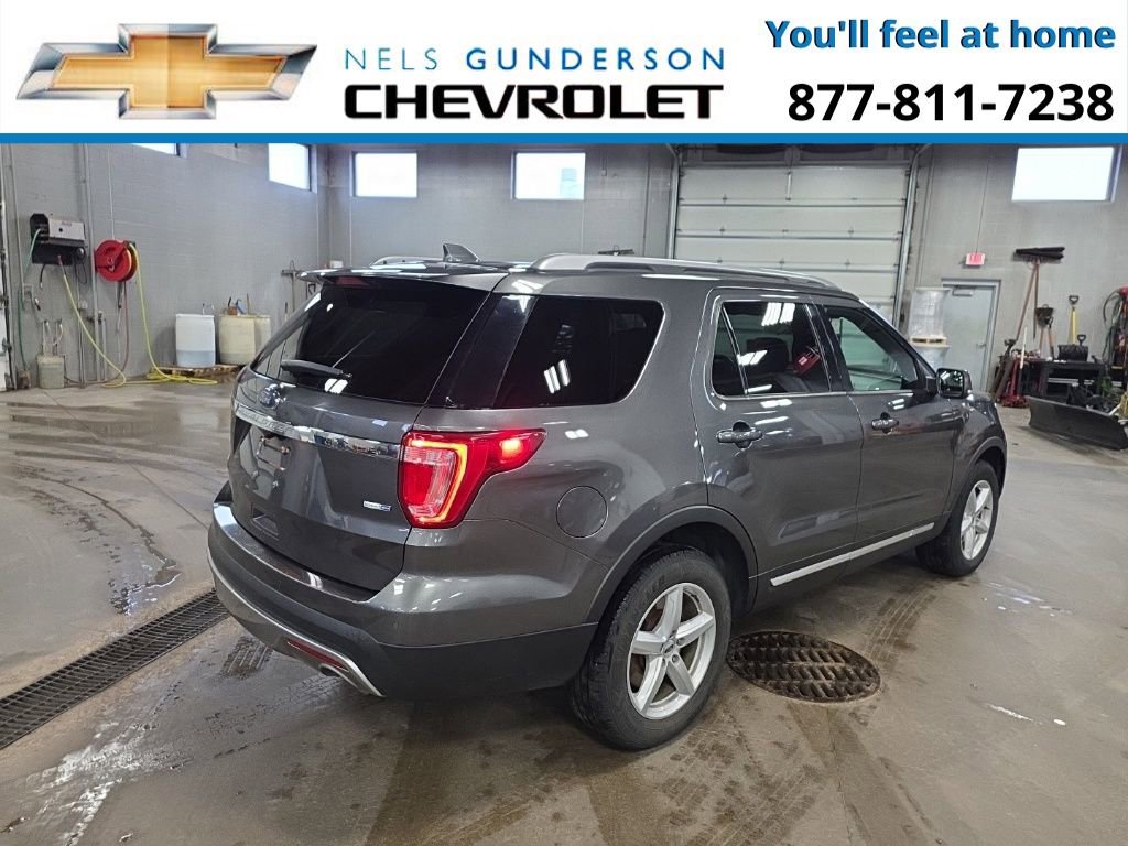 Used 2017 Ford Explorer XLT image 7