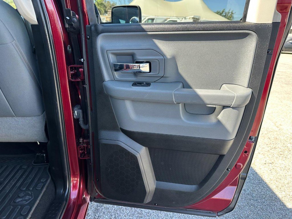 Used 2019 RAM 1500 Classic SLT image 29