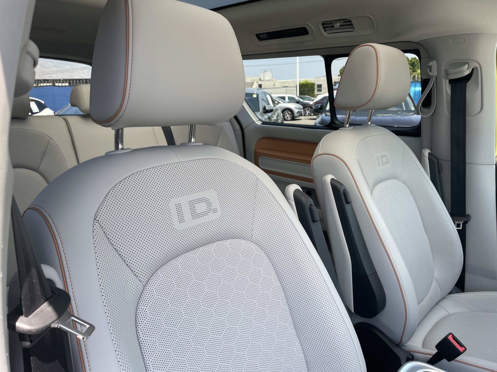 Certified 2025 Volkswagen ID. Buzz 1st Edition RWD image 30