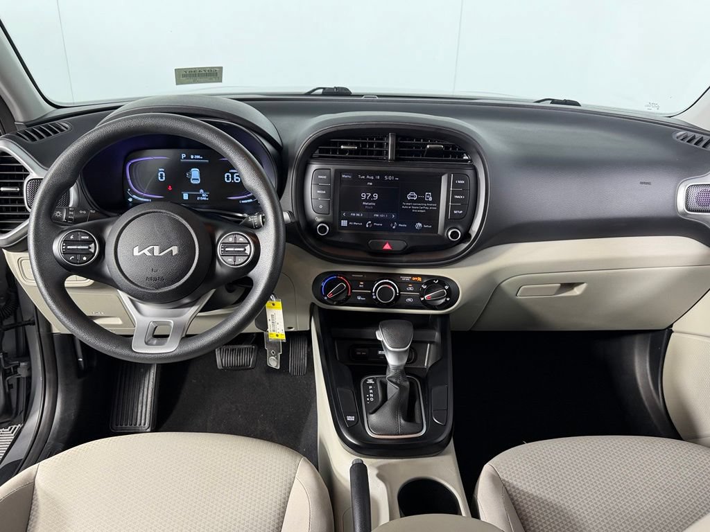 Used 2025 Kia Soul LX w/ LX Technology Package FWD image 11