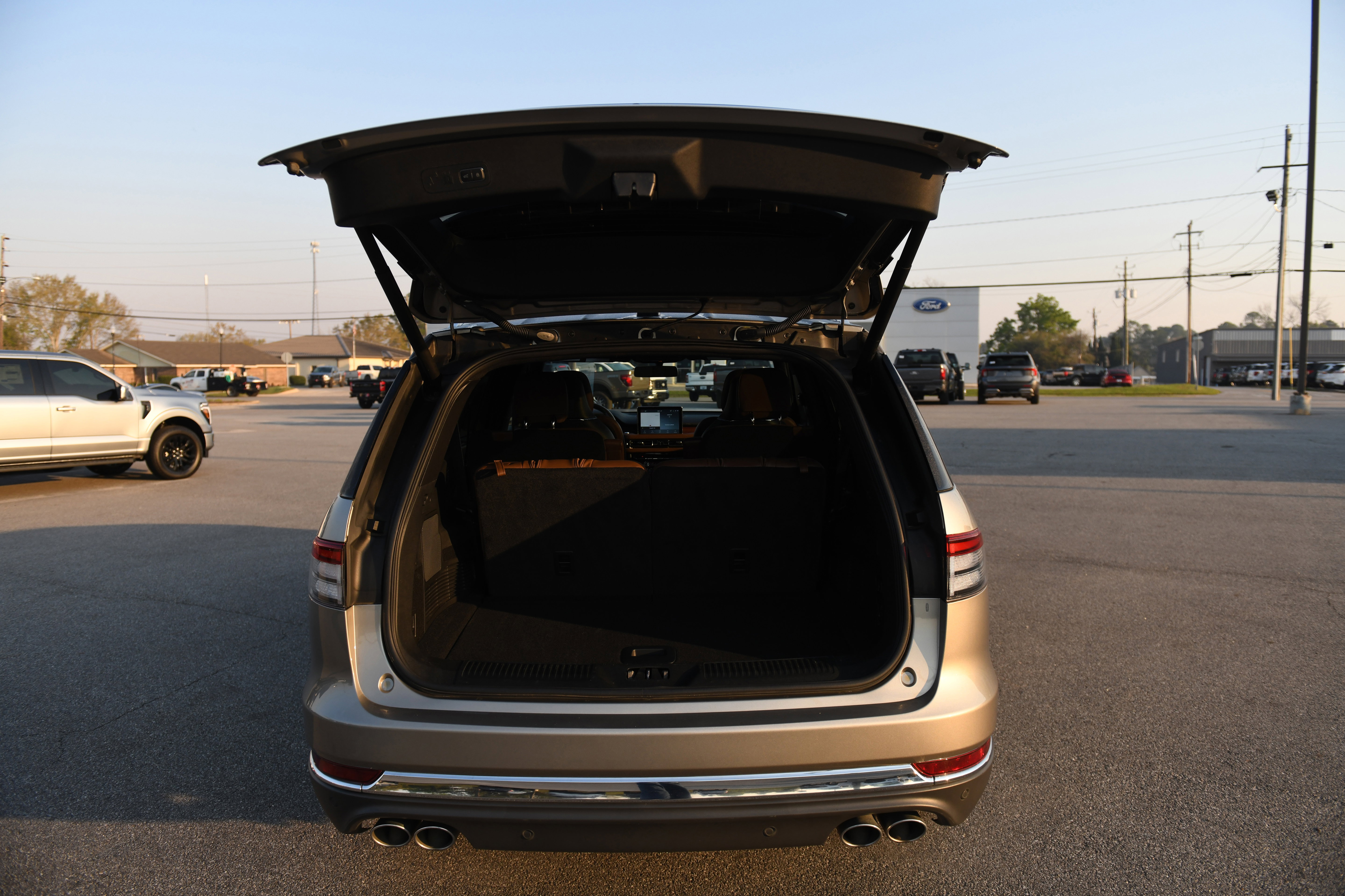 Used 2023 Lincoln Aviator Reserve w/ Equipment Group 201A image 12