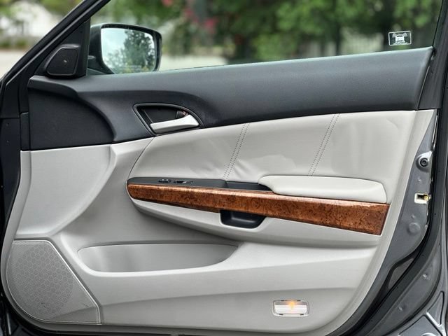 Used 2011 Honda Accord EX-L image 18