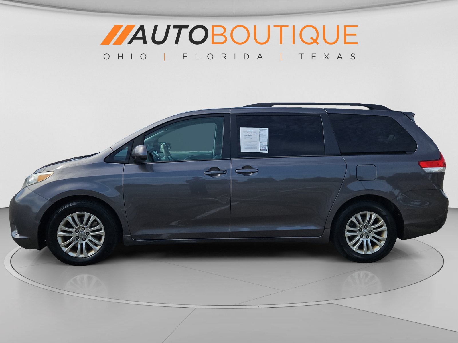 Used 2013 Toyota Sienna XLE FWD image 2