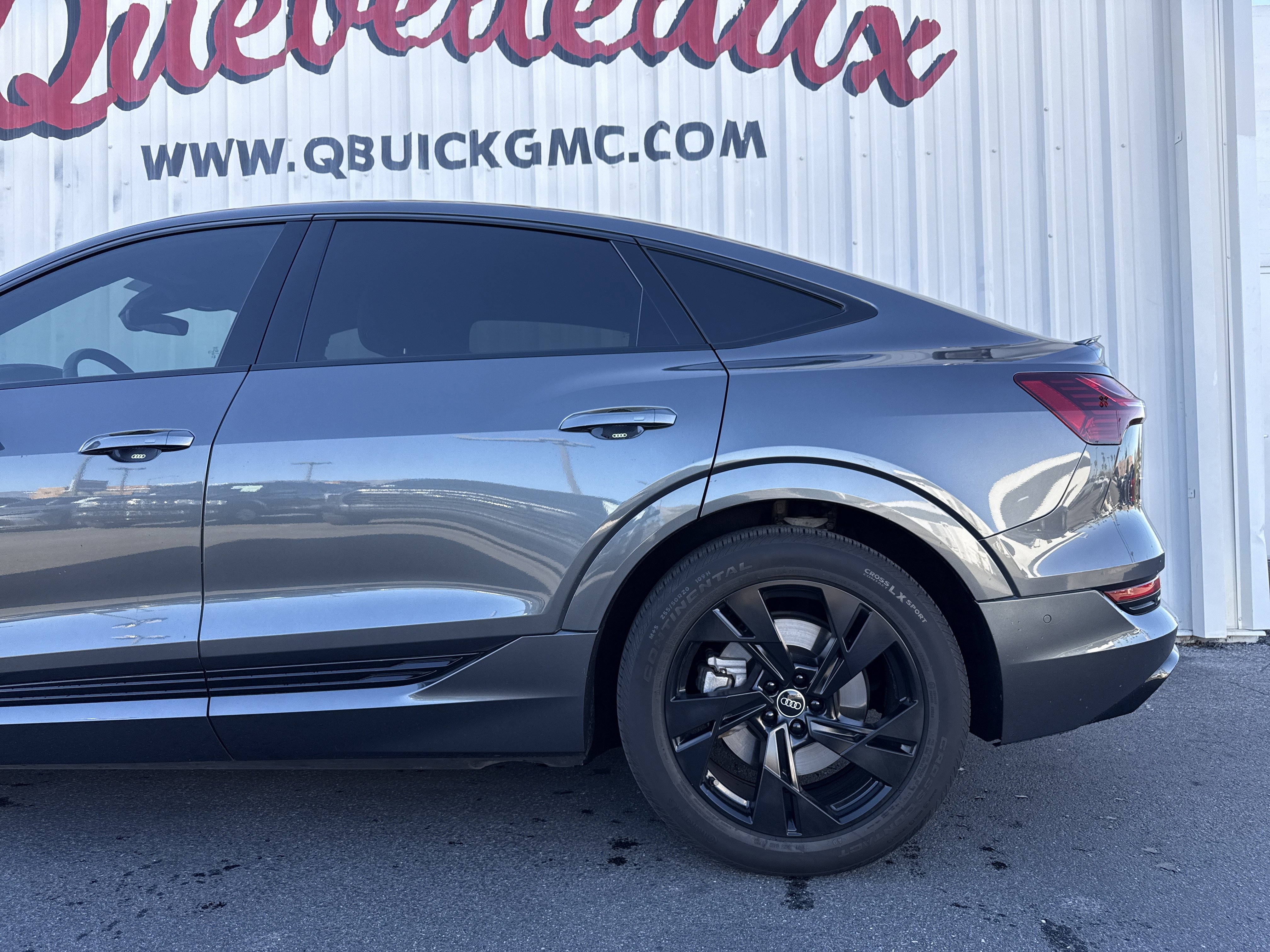 Used 2023 Audi e-tron Premium w/ Convenience Plus Package image 2