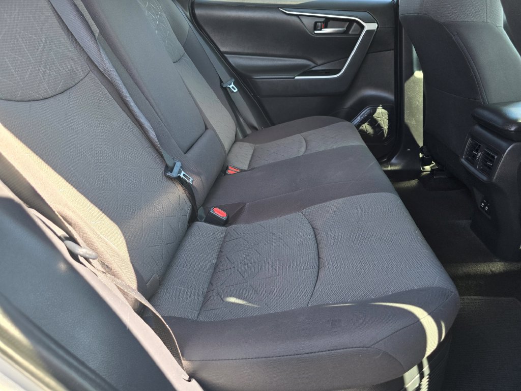 Used 2020 Toyota RAV4 XLE AWD/4WD image 15