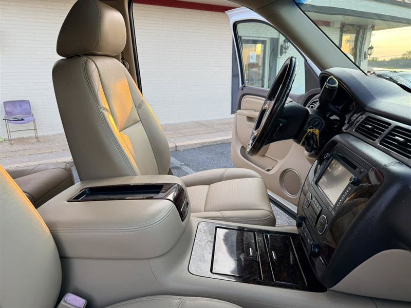 Used 2013 GMC Sierra 3500 Denali AWD/4WD image 15