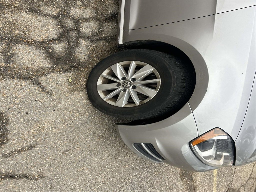 Used 2016 Volkswagen Golf S image 9