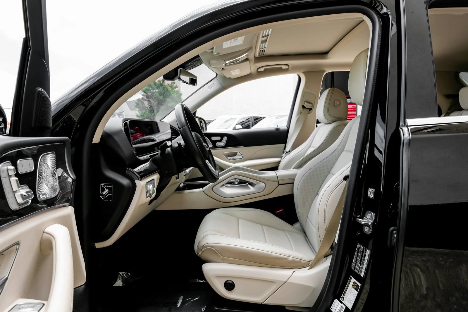 Used 2021 Mercedes-Benz GLE 350 w/ Premium Package image 3
