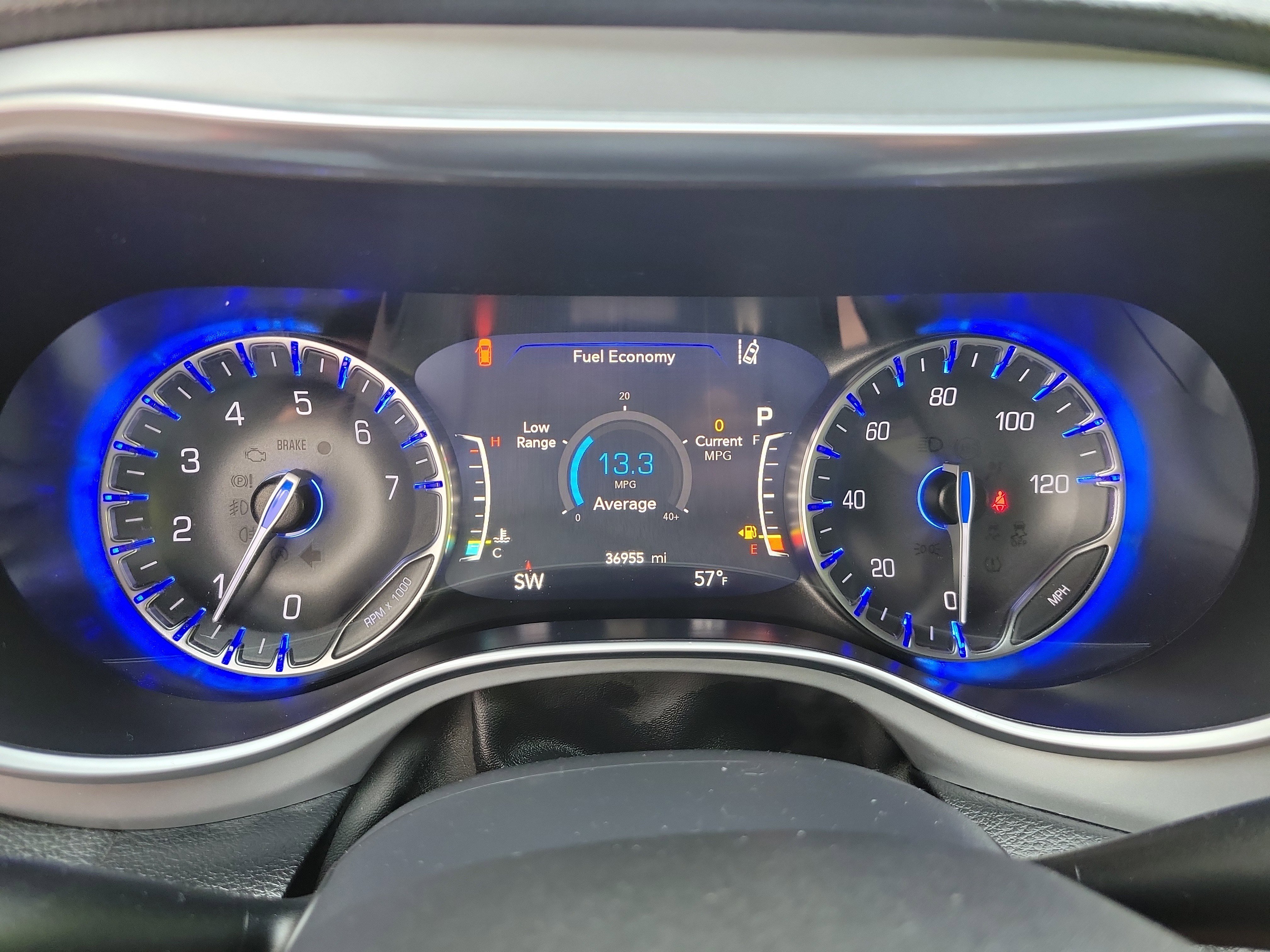 Used 2025 Chrysler Pacifica Limited image 24