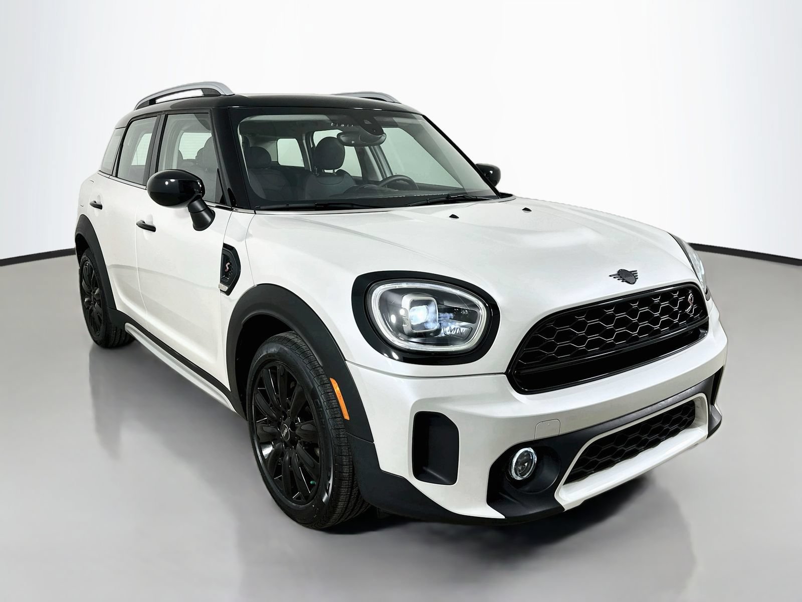 Used 2024 MINI Cooper Countryman S FWD image 3