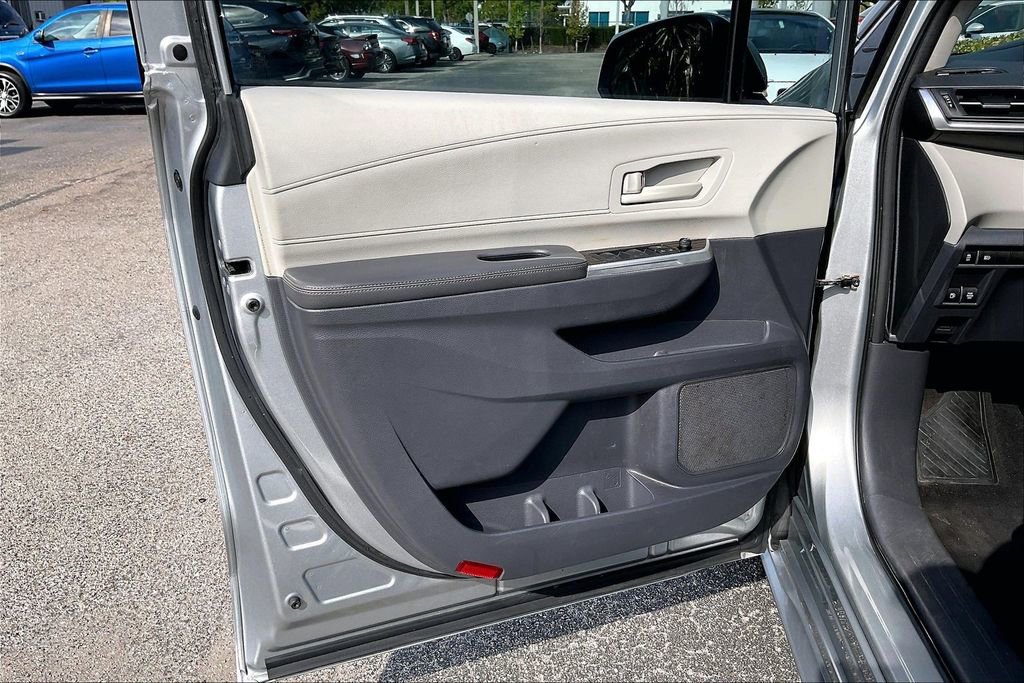 Used 2021 Toyota Sienna LE w/ LE Plus Package AWD/4WD image 2