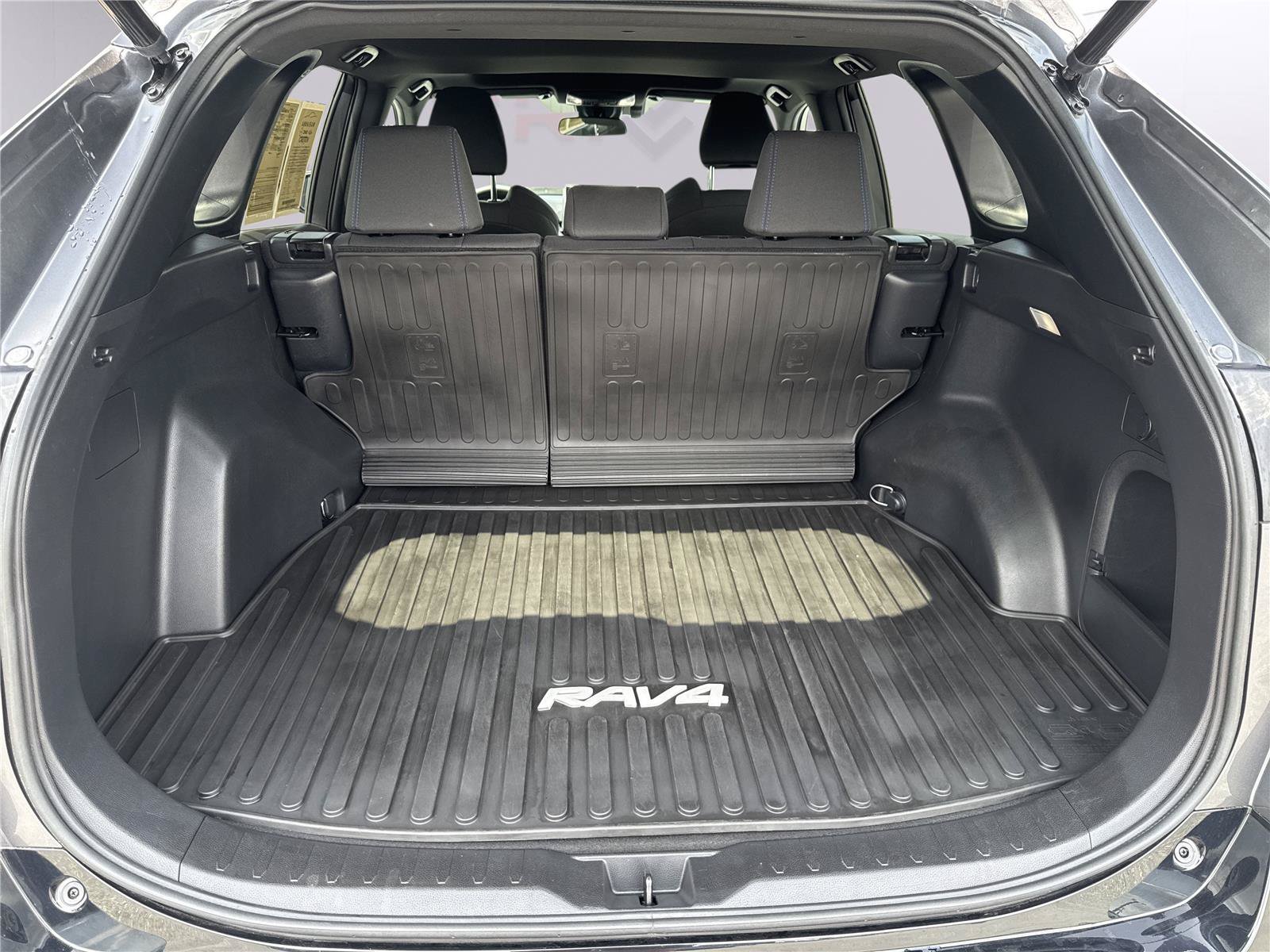 Used 2022 Toyota RAV4 SE w/ Convenience Package AWD/4WD image 34