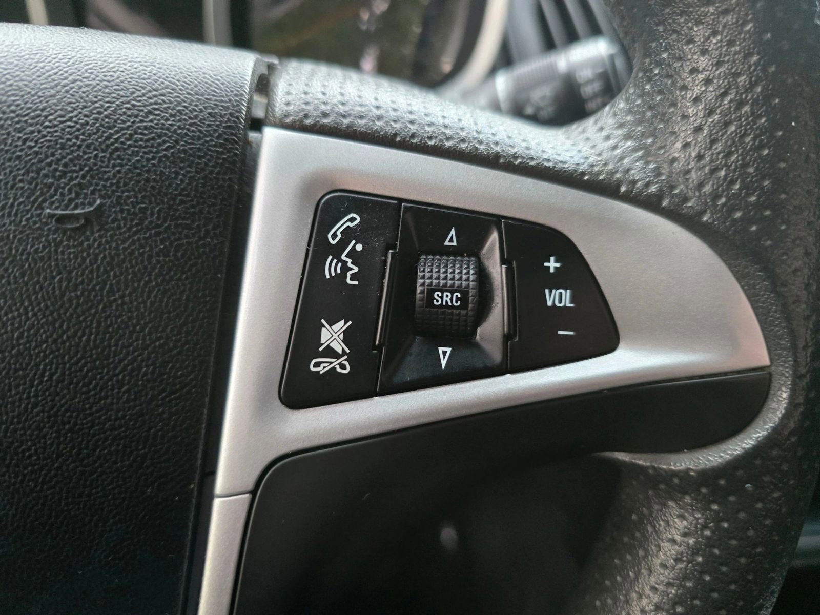 Used 2017 Chevrolet Equinox LT FWD image 25