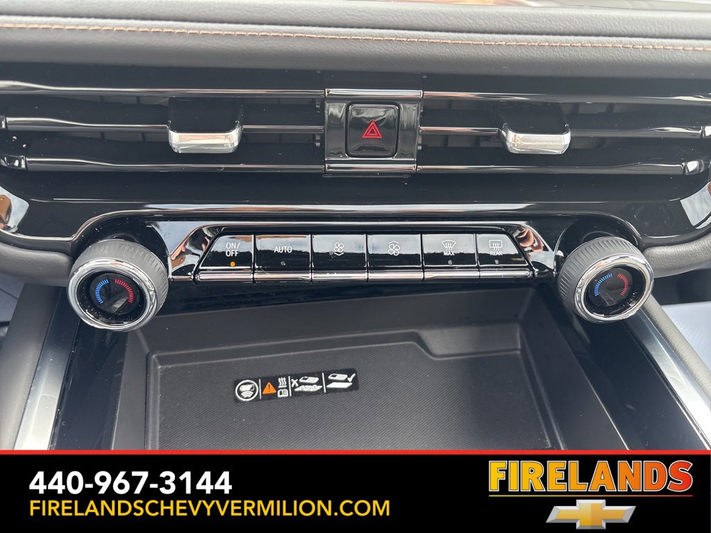 Used 2025 Chevrolet Suburban High Country image 24