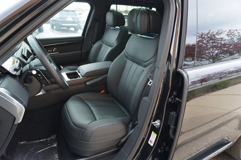 New 2026 Land Rover Range Rover Long Wheelbase SE AWD/4WD image 13
