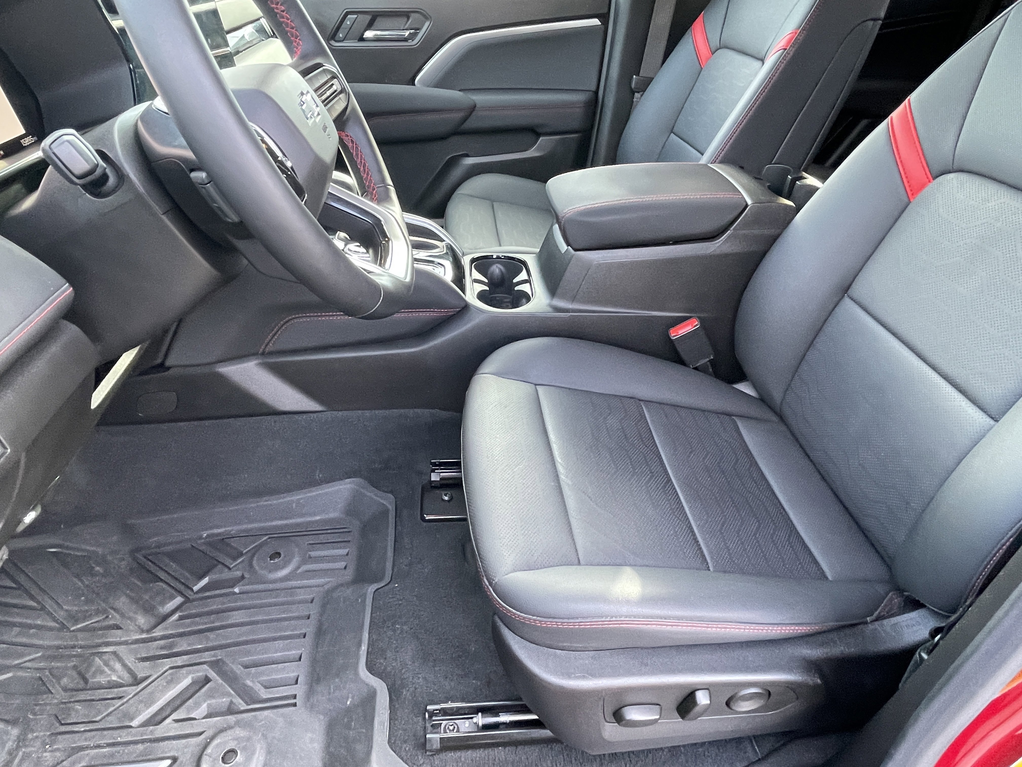 Used 2024 Chevrolet Colorado Z71 w/ Z71 Convenience Package 2 image 20