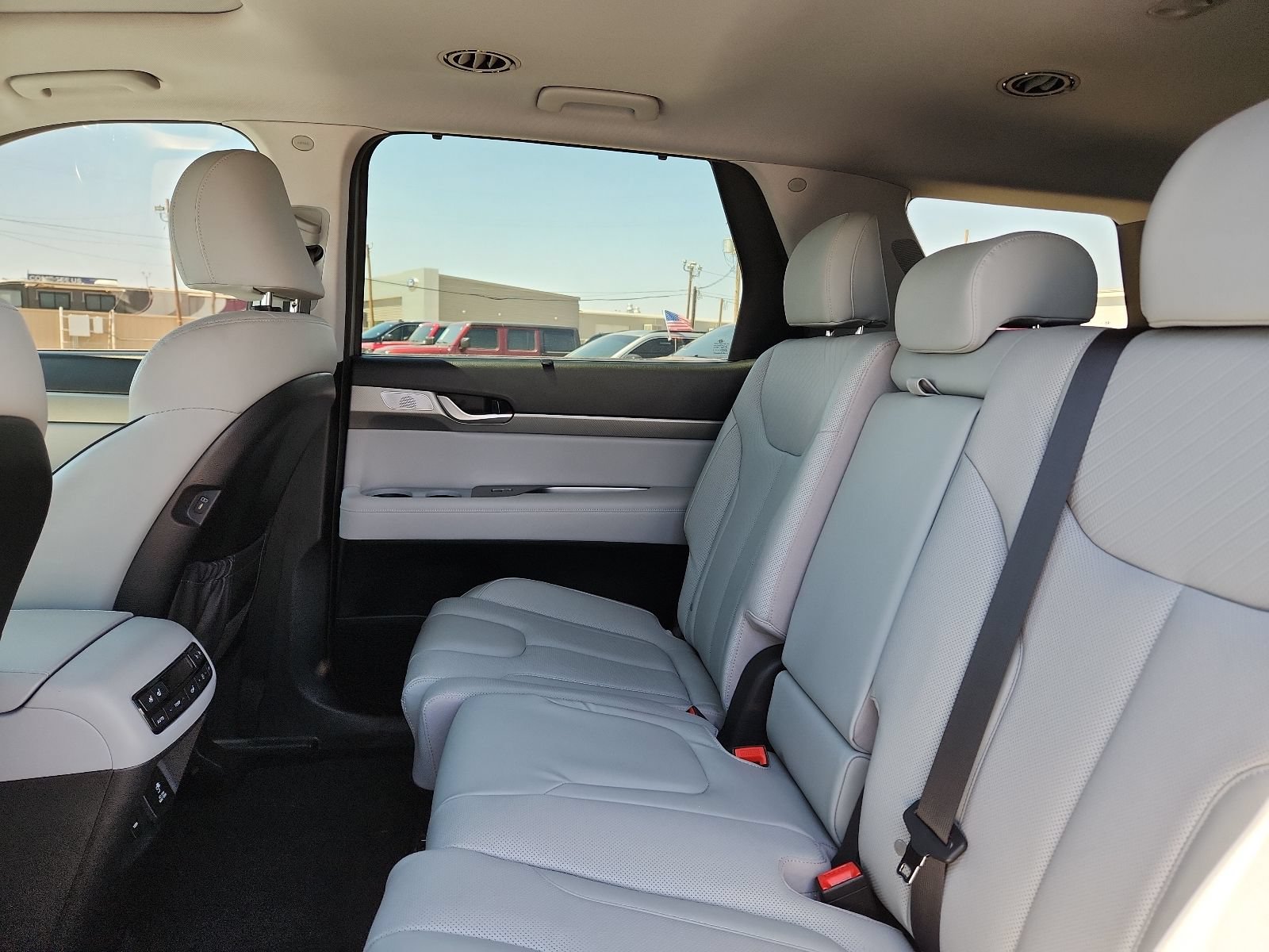 Used 2024 Hyundai Palisade SEL FWD image 8