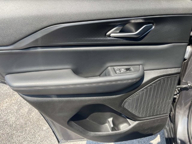 Used 2023 Jeep Grand Cherokee Laredo AWD/4WD image 19
