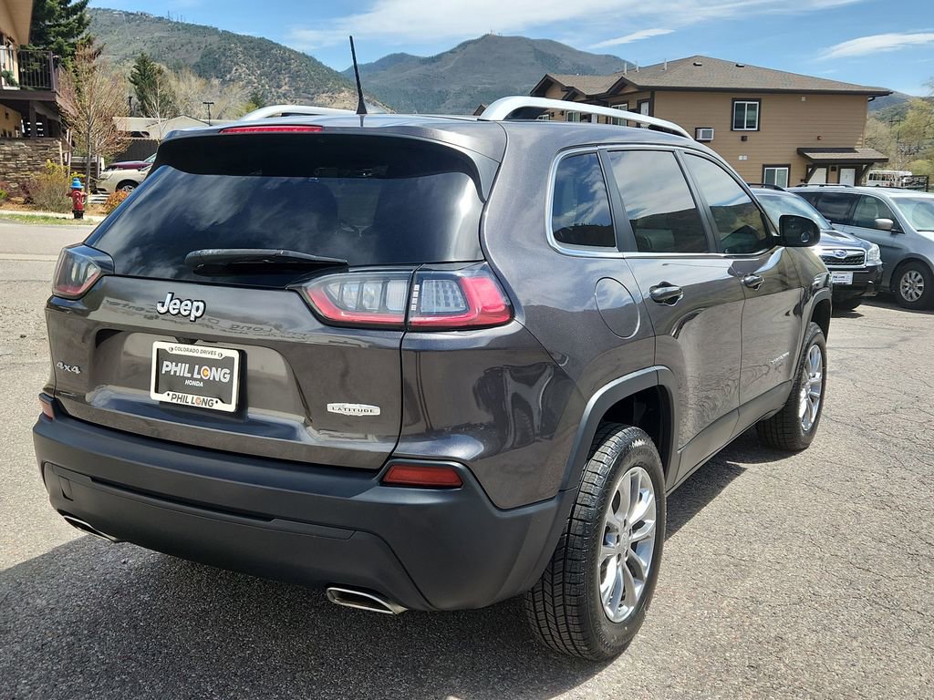 Used 2019 Jeep Cherokee Latitude Plus AWD/4WD image 3