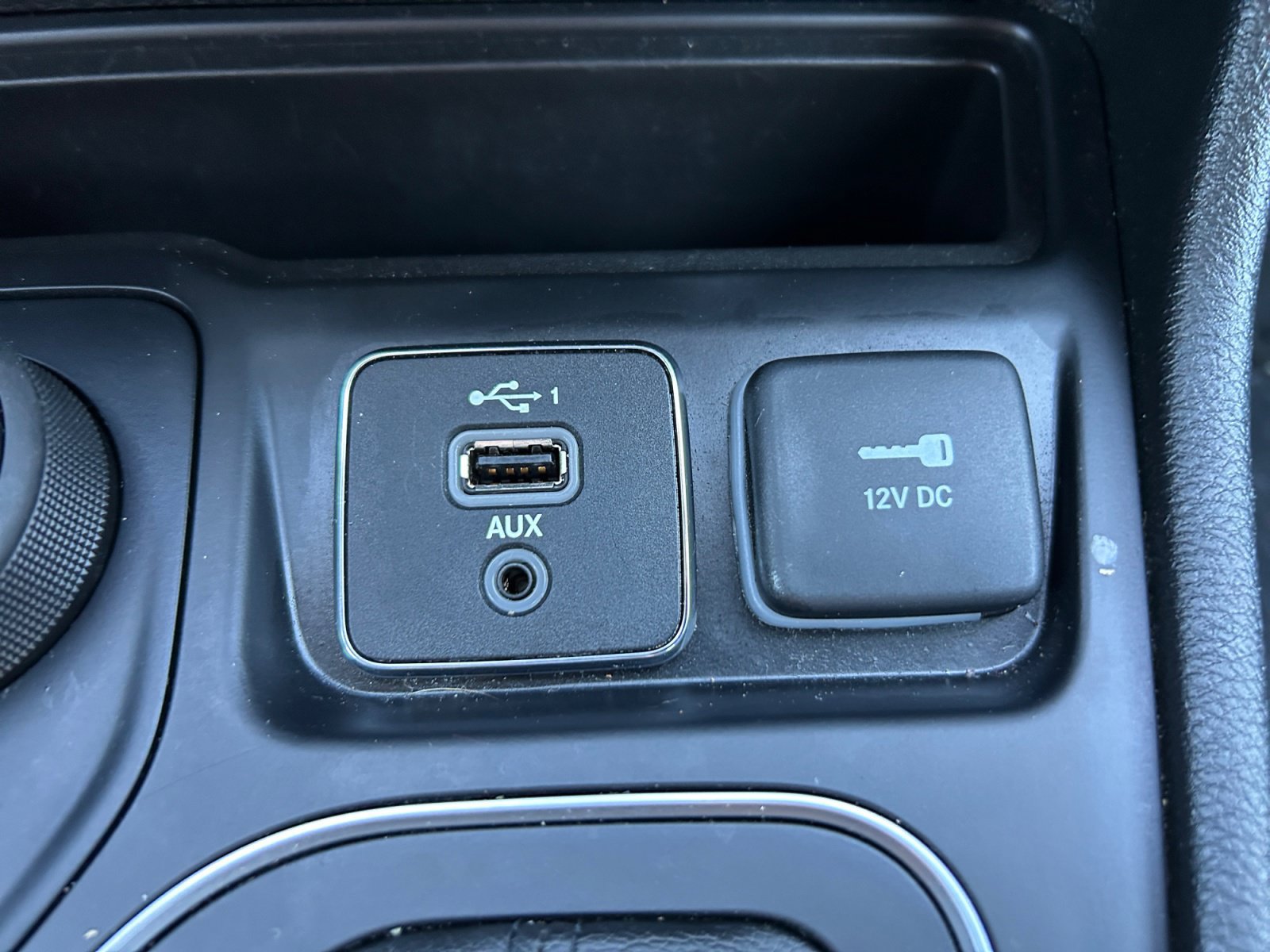 Used 2022 Jeep Cherokee Latitude AWD/4WD image 20