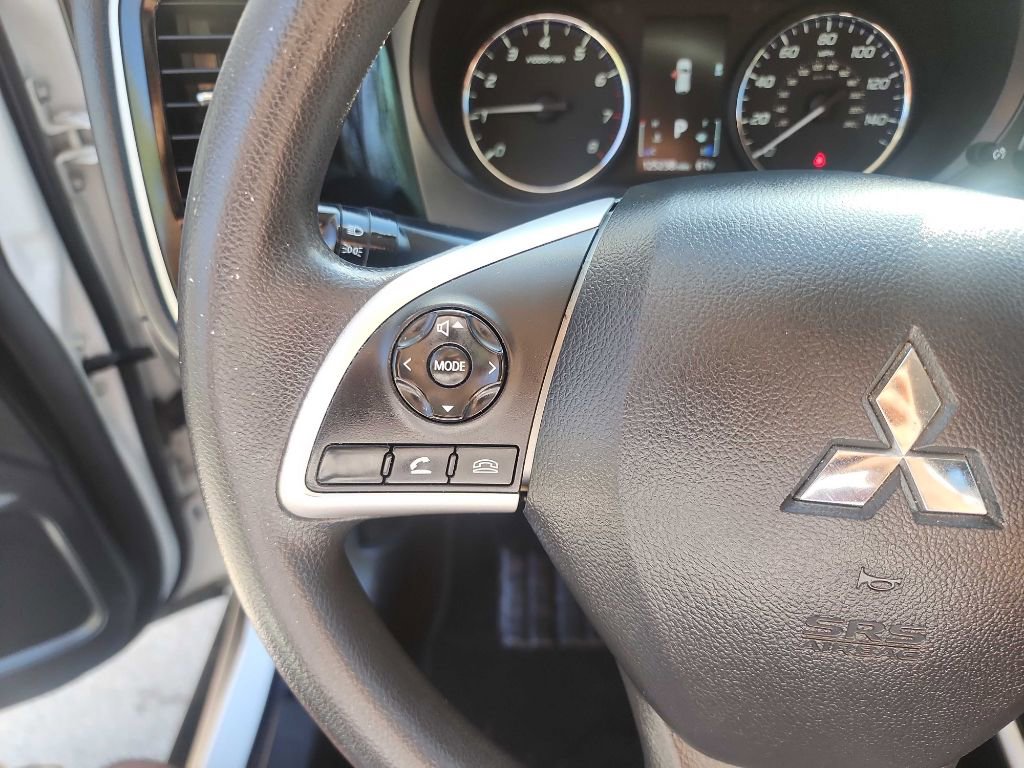 Used 2019 Mitsubishi Outlander ES image 13