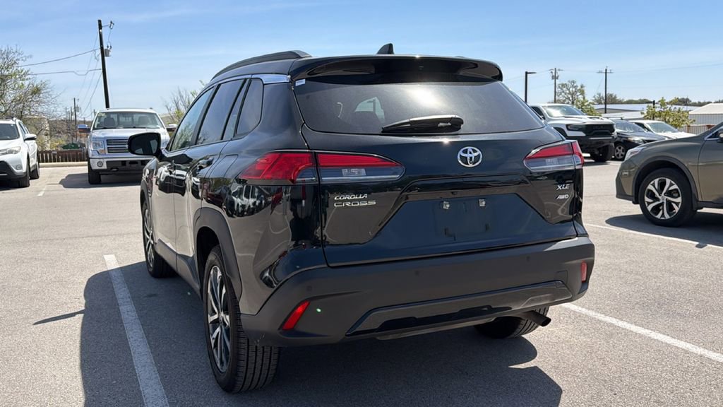 Certified 2025 Toyota Corolla Cross XLE image 10