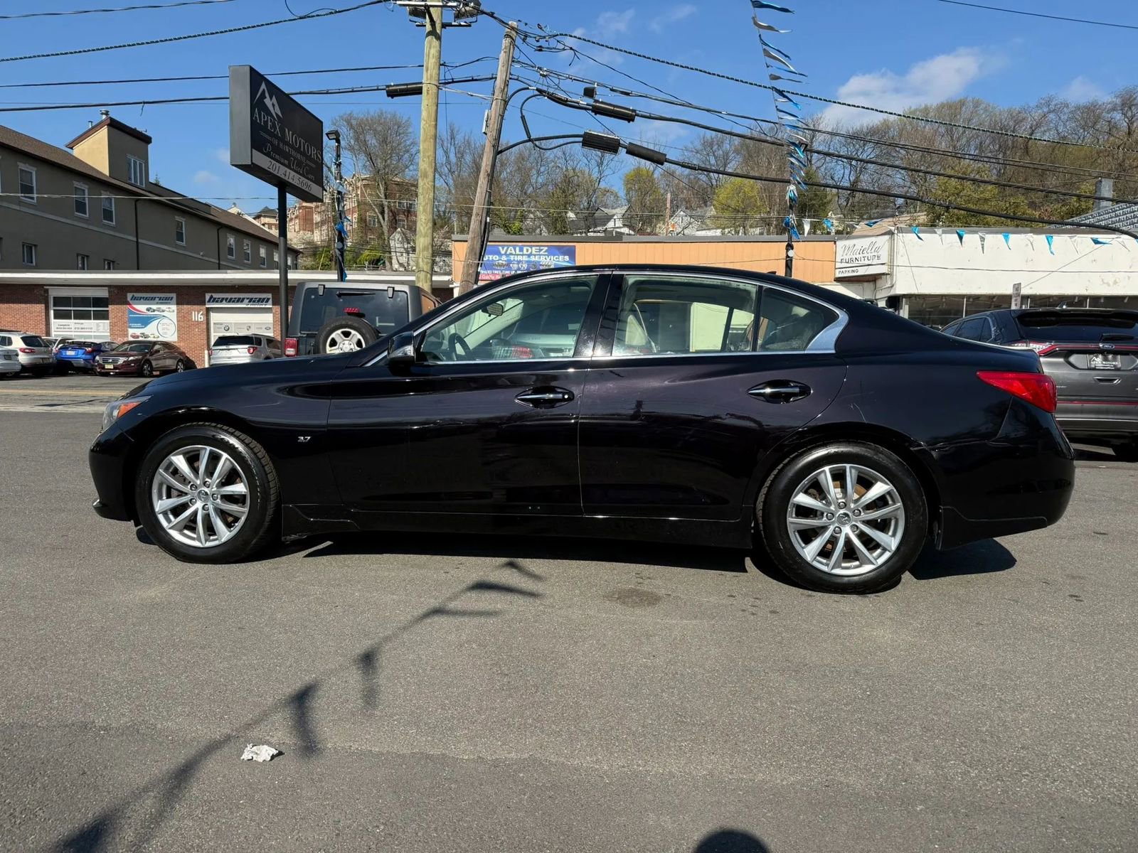 Used 2014 INFINITI Q50 2.0t w/ Moonroof Package AWD/4WD image 4