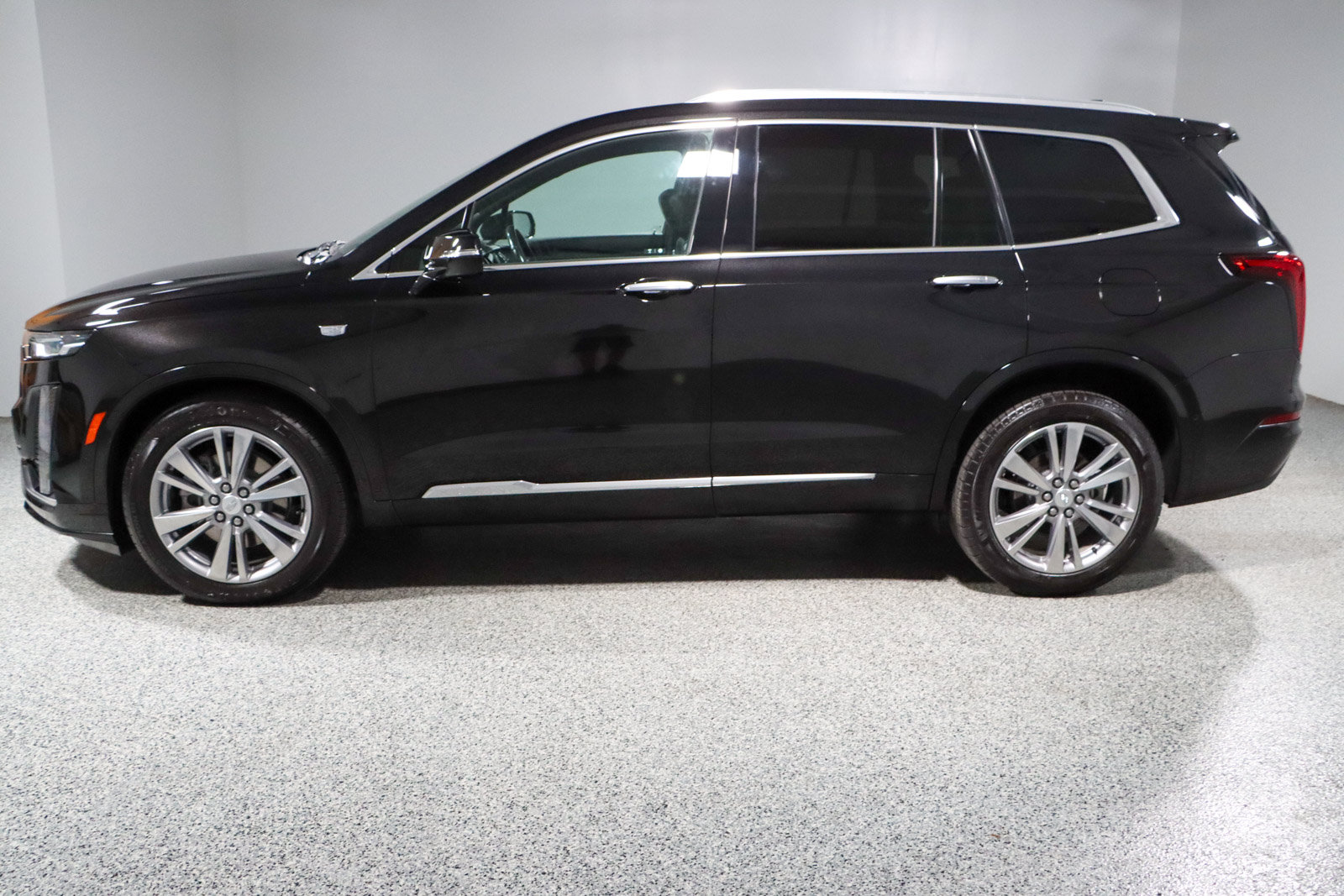 Used 2023 Cadillac XT6 Premium Luxury w/ Technology Package FWD image 10