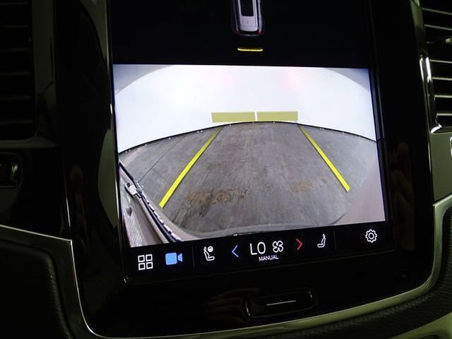 Used 2023 Volvo XC90 B6 Plus image 10