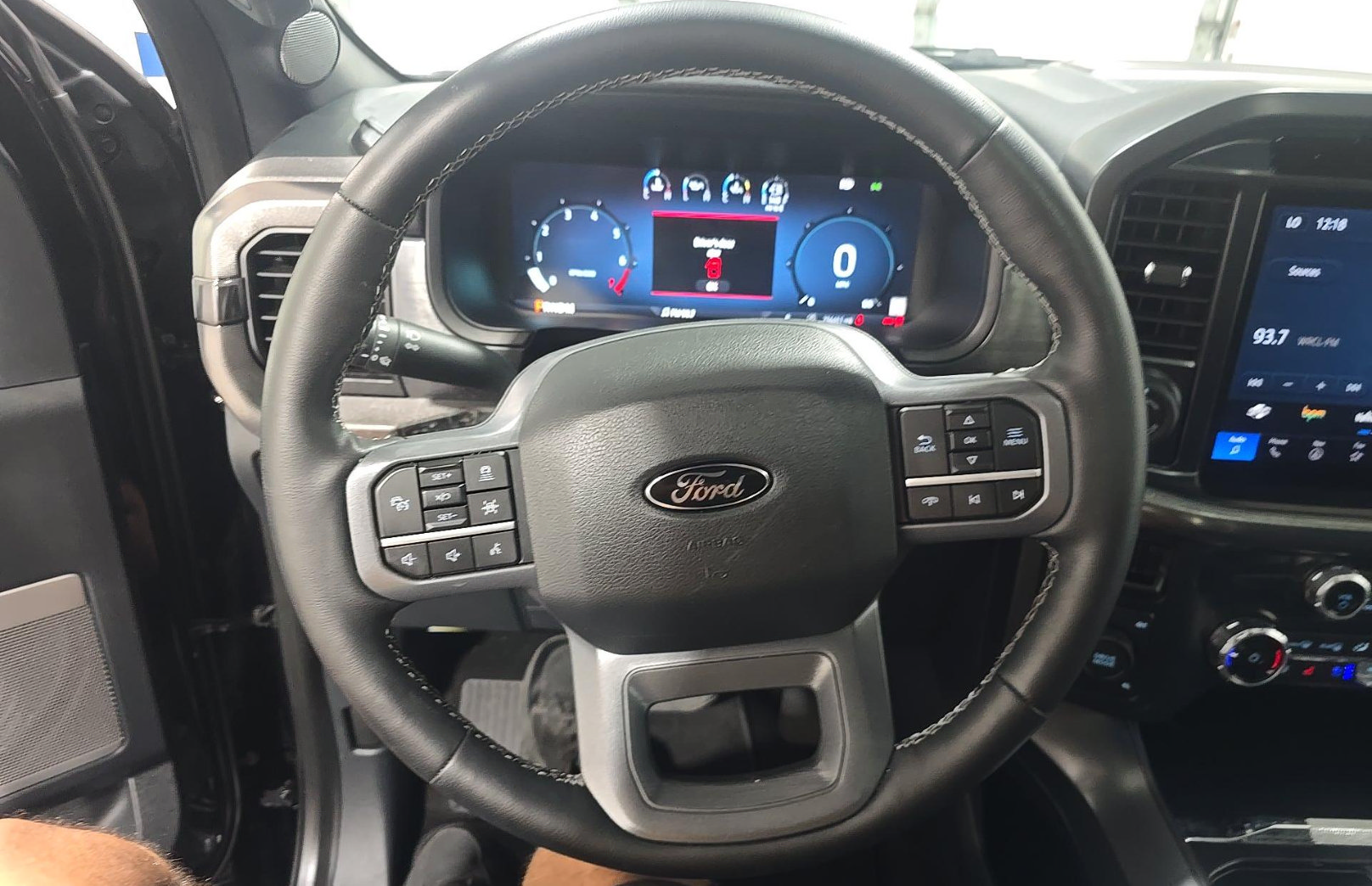 Used 2025 Ford F150 Lariat AWD/4WD image 10