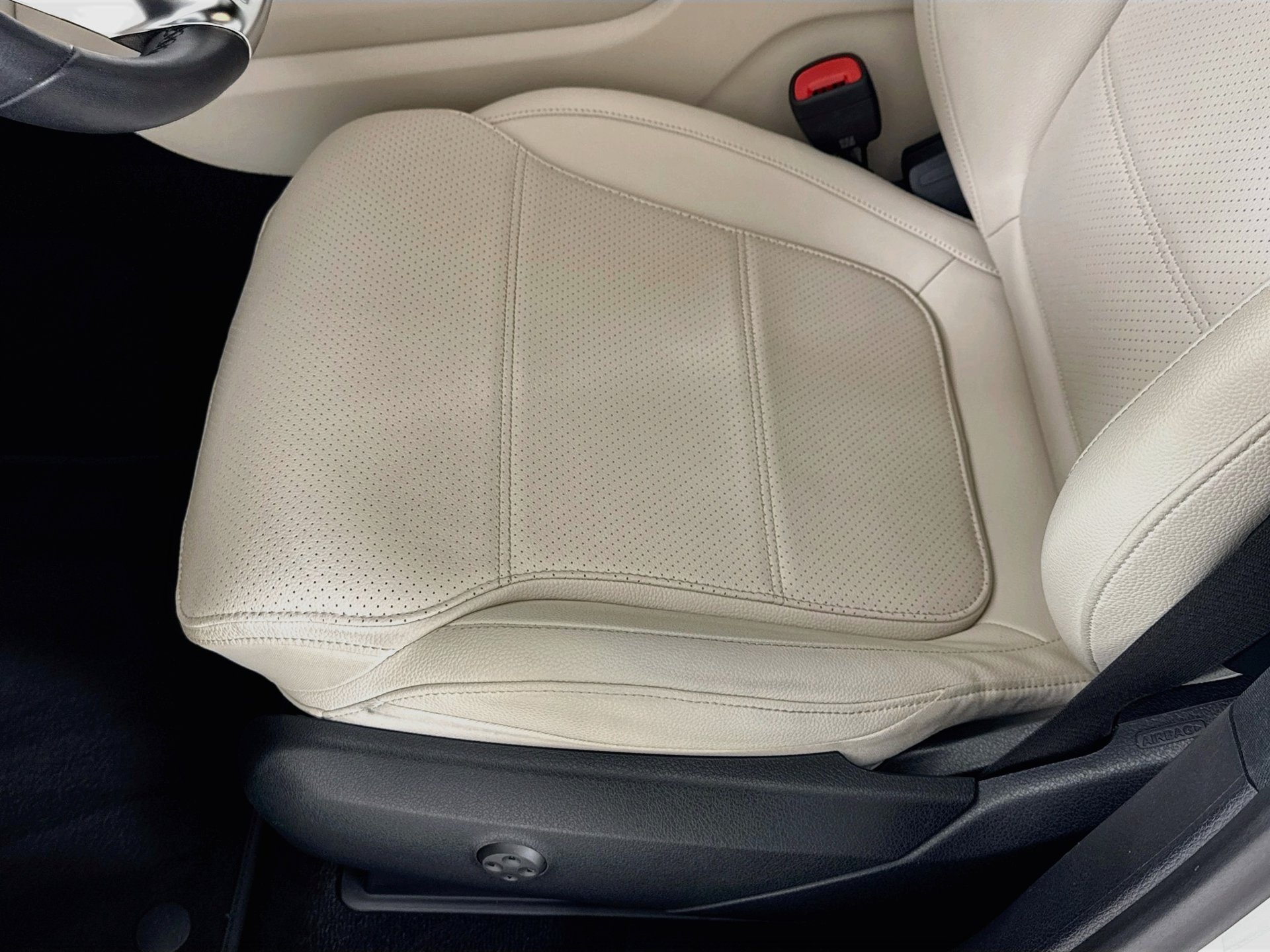 Certified 2025 Mercedes-Benz GLC 300 image 20